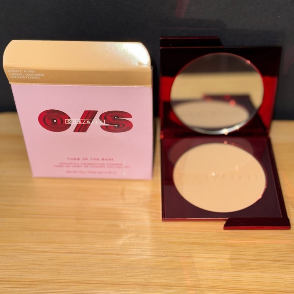 ONE/SIZE Turn Up The Base Foundation Powder Light 4 (G) Light, Golden Undertones - Picture 3 of 7